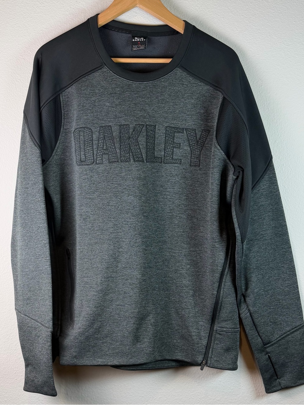 Oakley Performance Crew Training Sweater Men's LRG Raglan Gray Black Pullover